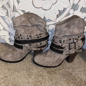 Daisy Fuentes Vickie Western Bootie